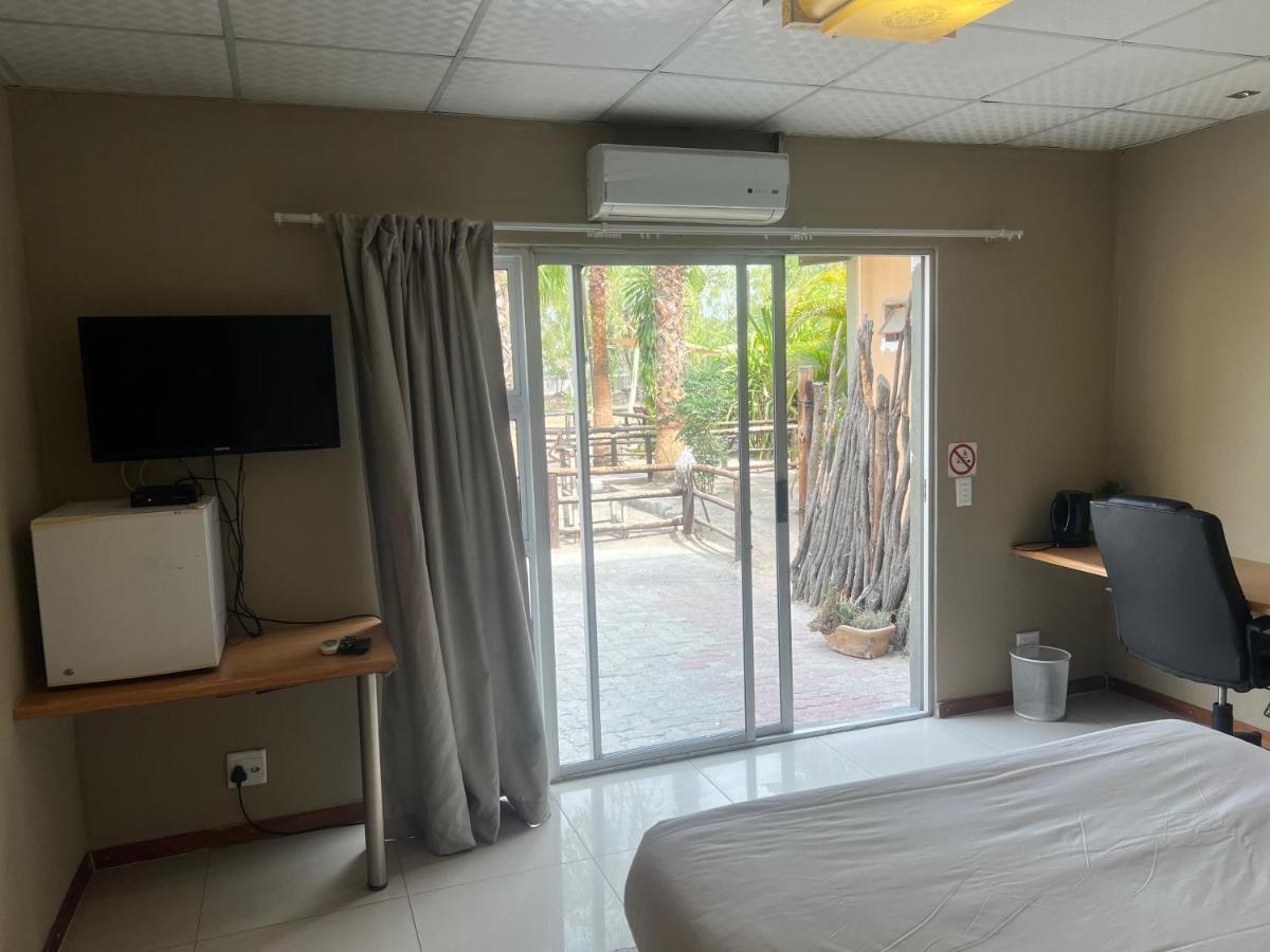 Ondangwa Rest Camp Bed & Breakfast Екстериор снимка